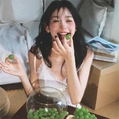 照片的她